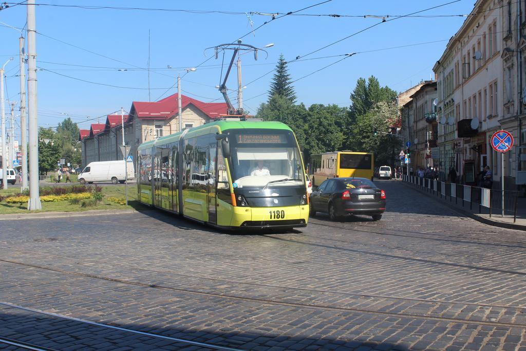 Apartment On Zaliznychna Lviv Eksteriør bilde